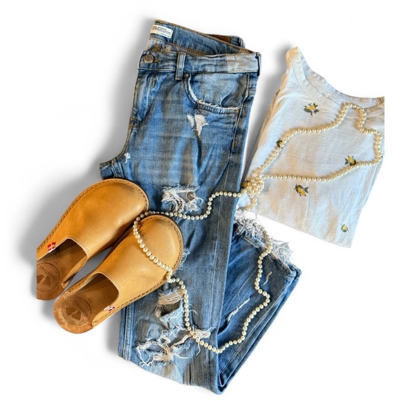 Zara Stylish Blue Distressed Women Jeans - Picture 2 of 6